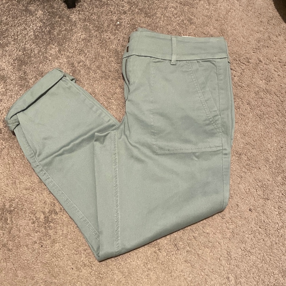 Women’s LOFT MODERN CHINO CROP Size 4. NWT
